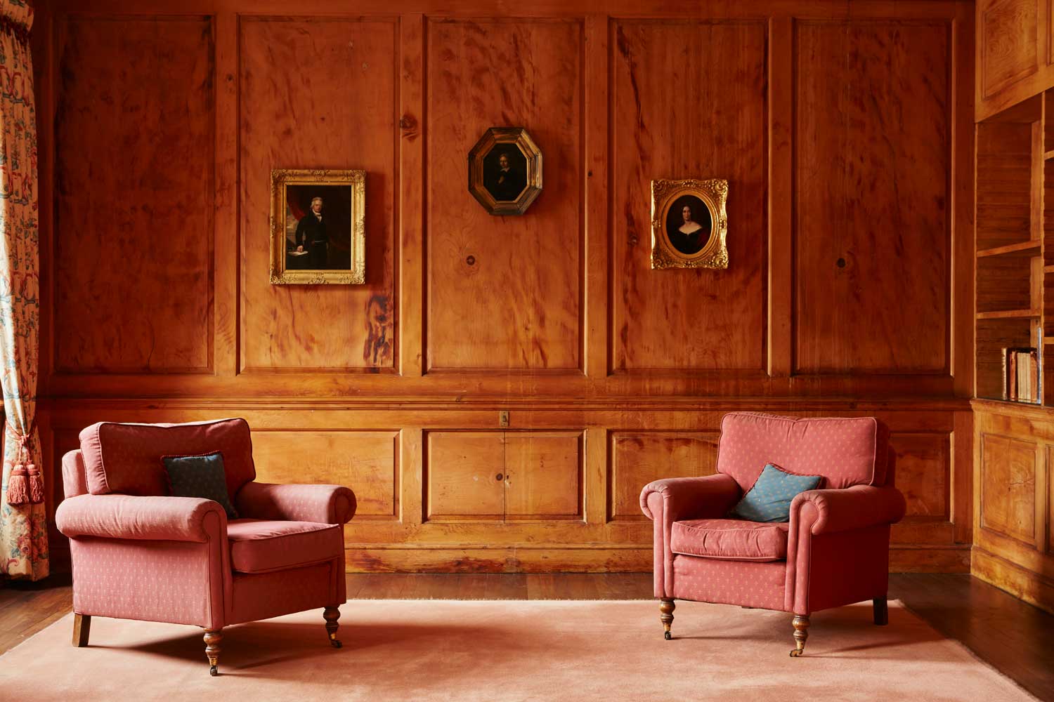 A panelled meeting space available for meeting hire at Barts North Wing